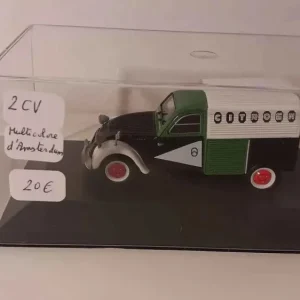Citroën 2 CV multicolore di Amsterdam (auto Auto Plus su base)