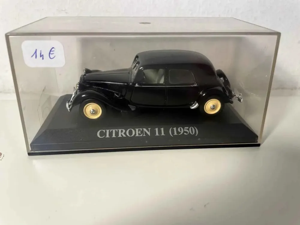 Citroën 11 nera del 1950 (scatola plexi)