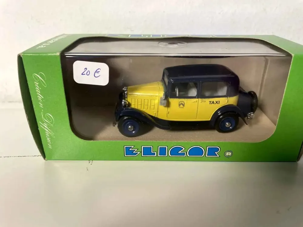 Citroën Rosalie gialla e nera del 1934 TAXI PARIGINO