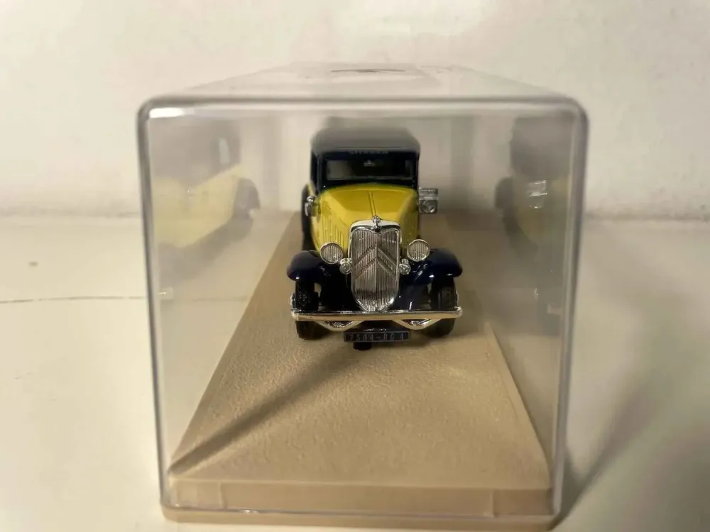 Citroën Rosalie gialla e nera del 1934 TAXI PARIGINO