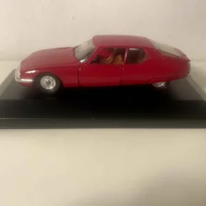 Citroën SM rossa del 1970 (scatola plexiglas)