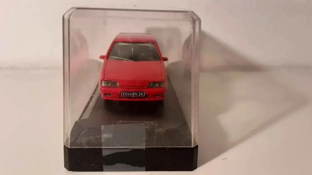 Citroën ZX Rosso vulcano (riferimento Solido 1524)