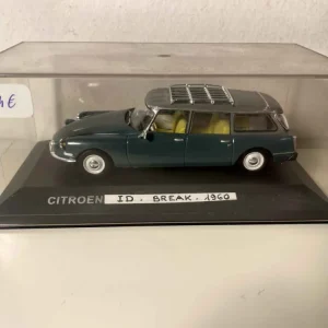 Citroën ID station wagon verde scuro con tetto grigio e portapacchi del 1960 (scatola plexiglass)