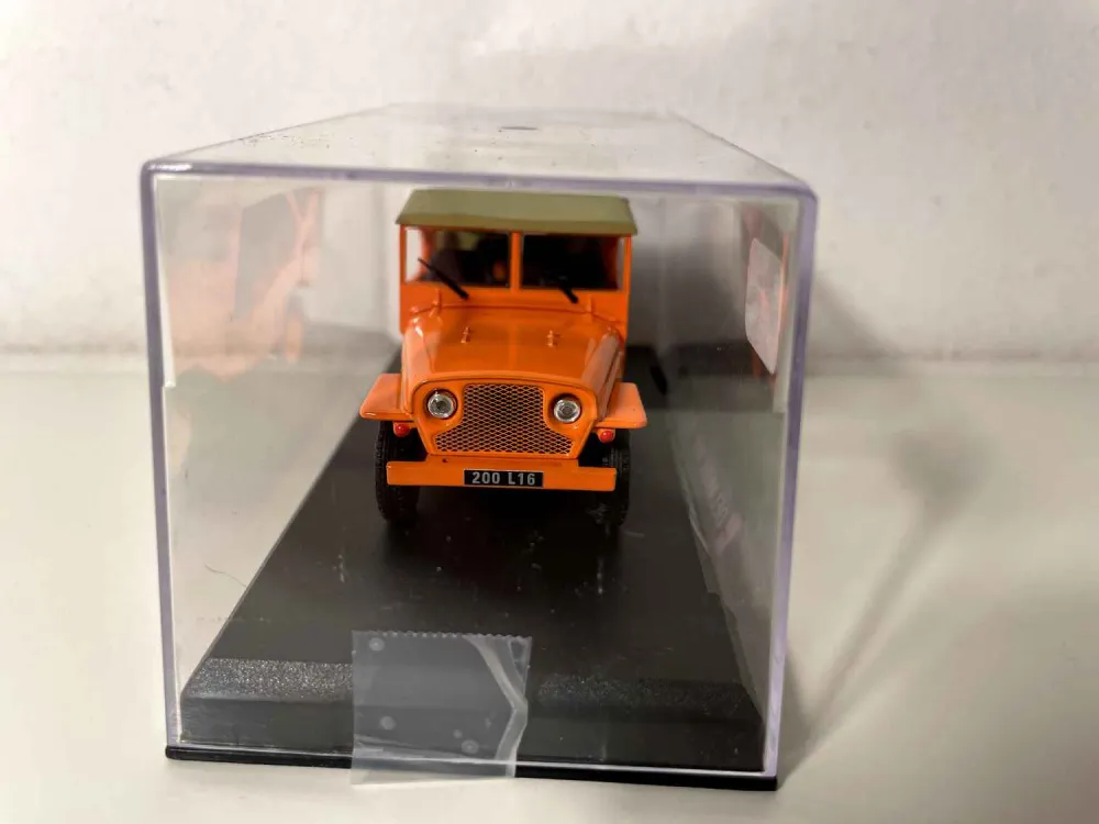 Delahaye VLR arancione e cofano verde kaki del 1953 (Jeep)