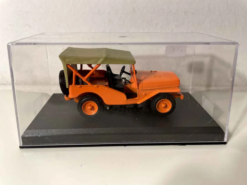 Delahaye VLR arancione e cofano verde kaki del 1953 (Jeep)