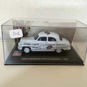 Detentore del record SIMCA Aronde Elysée azzurro del 1957