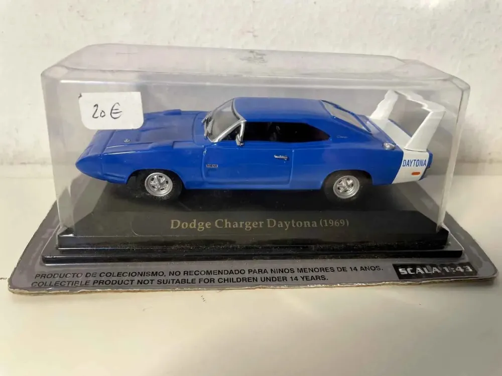 Dodge Charger Daytona blu del 1969 (auto americana)