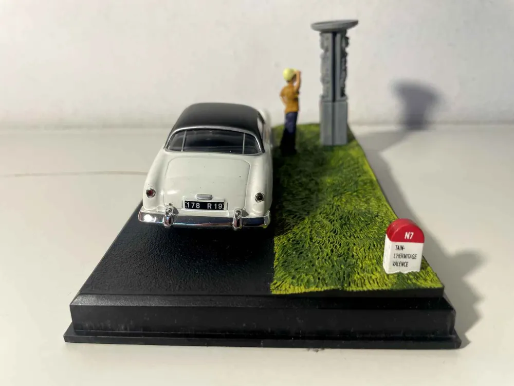 Ford Comet bianca con tetto nero - Nationale 7 - Blue Route