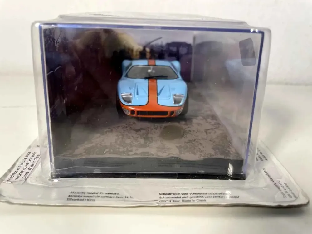 Ford GT 40 con livrea GULF (blu e arancione) - JAMES BOND - La morte può attendere