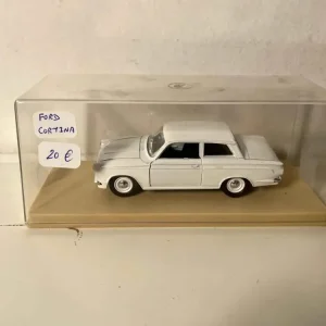 Ford Cortina bianca (Eligor)