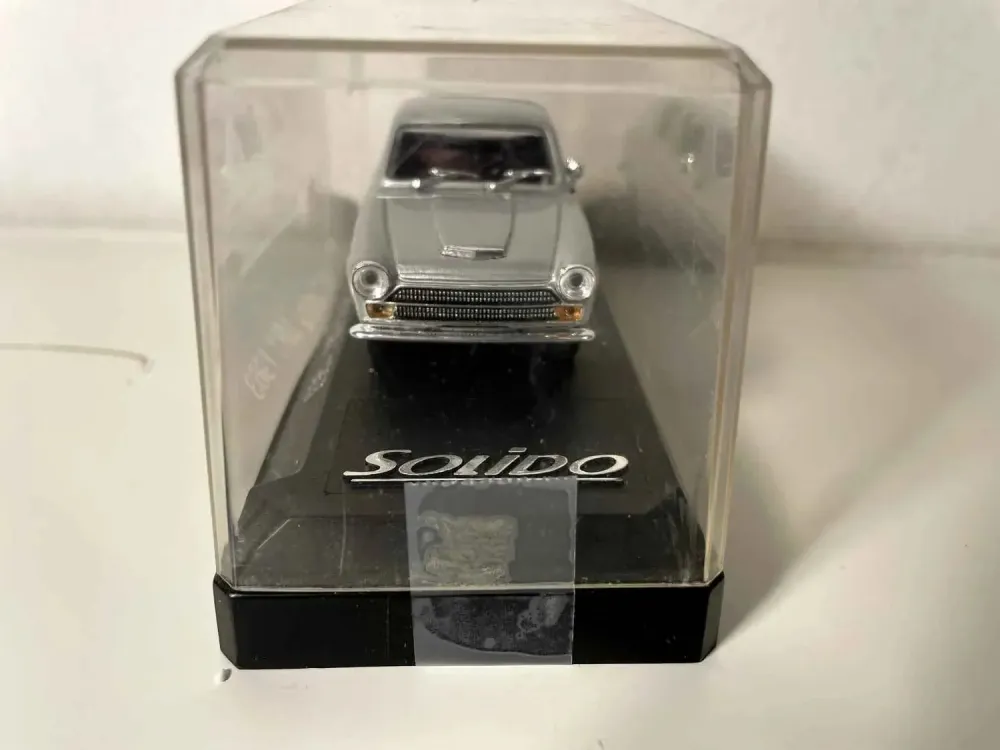Ford Cortina MK1 grigia del 1963 (numero di parte Solido 4573)