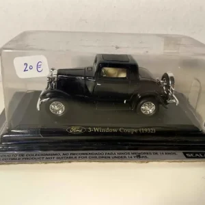Ford Coupe nera con finestrini del 1932 (auto americana)