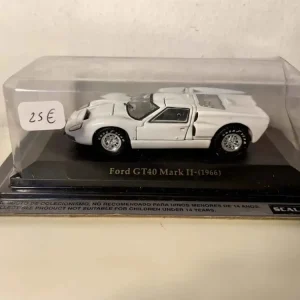 Ford GT40 Mark 2 bianca del 1966 (auto americana)