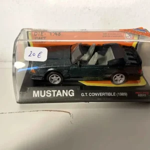 Ford Mustang GT Convertible del 1989, verde scuro (auto americana)