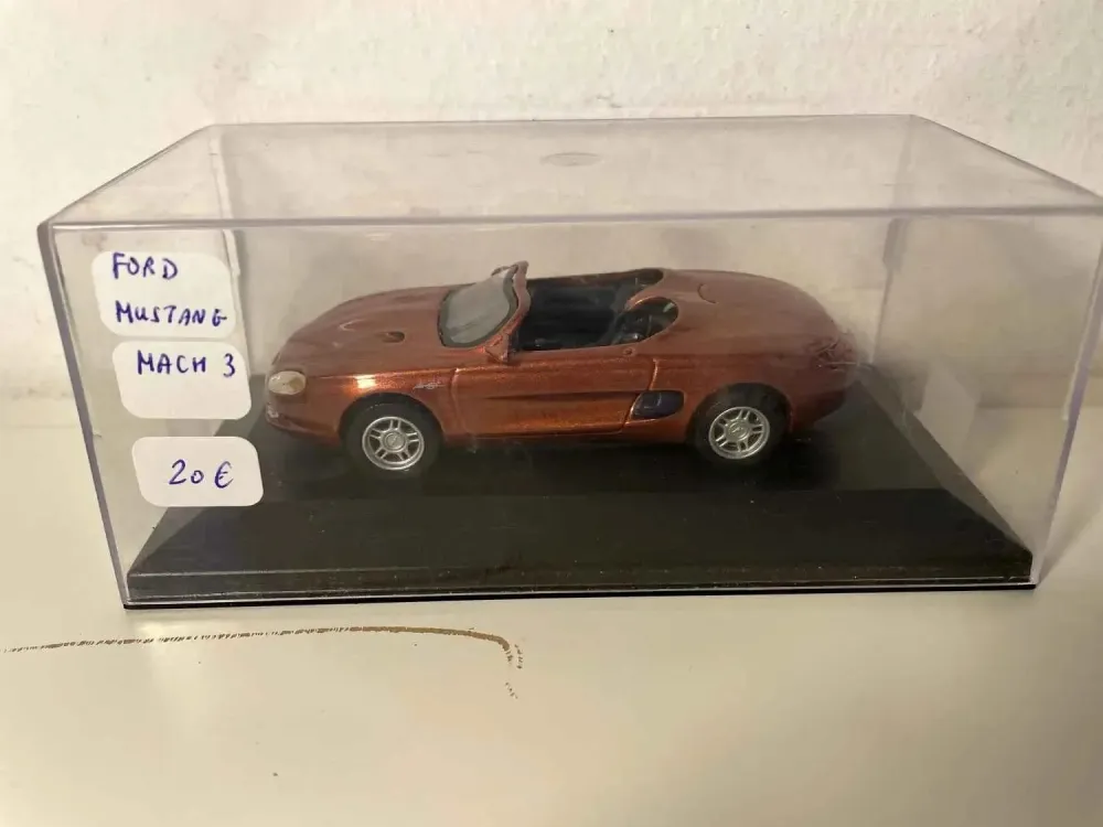 Ford Mustang Mach 3 marrone? (auto americana)
