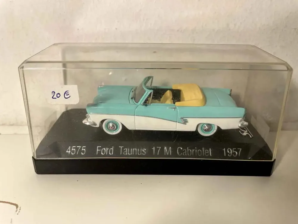 Ford Taunus 17M decappottabile del 1957 azzurro e bianco (riferimento Solido 4575)