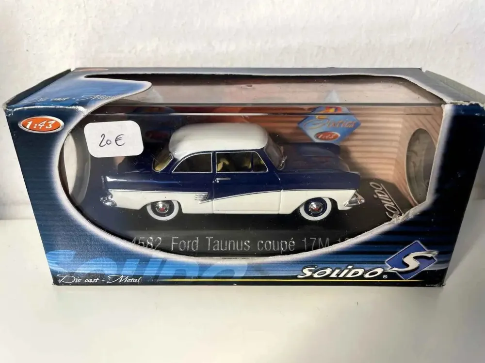 Ford Taunus coupé 17M blu e bianca del 1957 (riferimento Solido 4582) CON la scatola di cartone