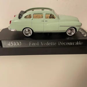 Ford Vedette decappottabile verde chiaro (riferimento Solido 45100)