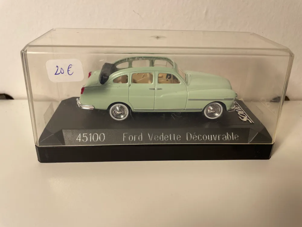 Ford Vedette decappottabile verde chiaro (riferimento Solido 45100)