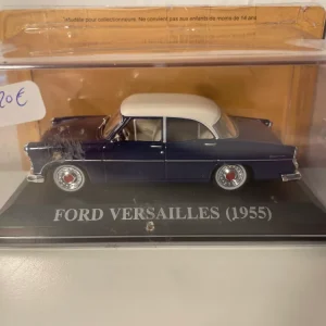 Ford Versailles blu del 1955 con tetto bianco sporco