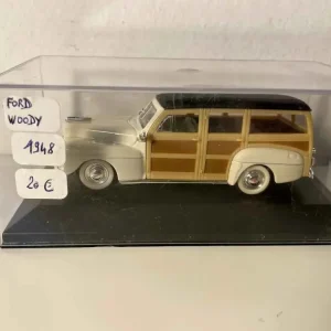 Ford Woody bianca, marrone e nera del 1948 (auto americana) - Scatola plexiglas