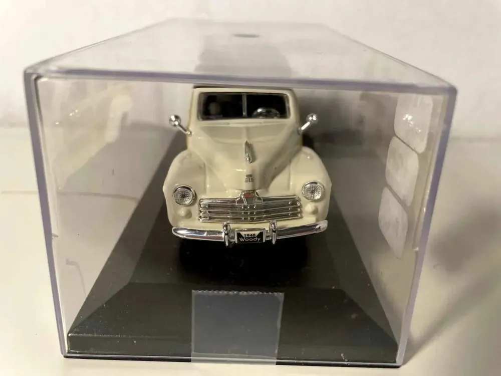Ford Woody bianca, marrone e nera del 1948 (auto americana) - Scatola plexiglas