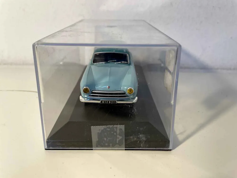 Fregata verde Renault (2 colori di verde) del 1954