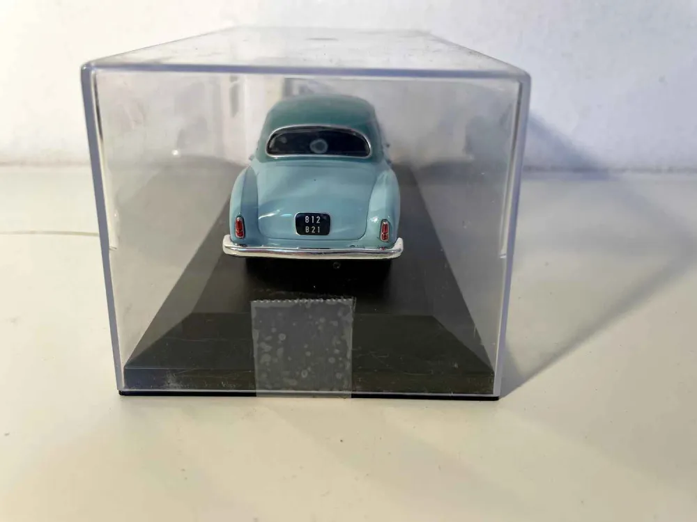 Fregata verde Renault (2 colori di verde) del 1954