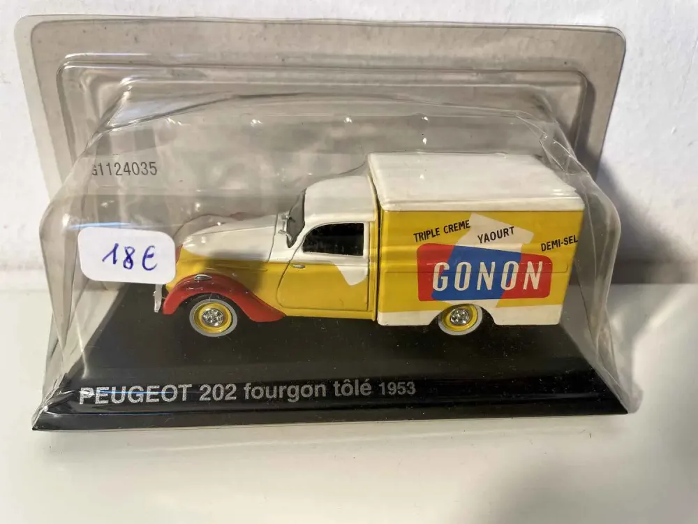 Furgone Peugeot 202 giallo e bianco del 1953 (con pubblicità Gonon)
