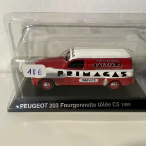 Furgone Peugeot 203 C5 rosso e bianco del 1958 (con pubblicità PRIMAGAZ)