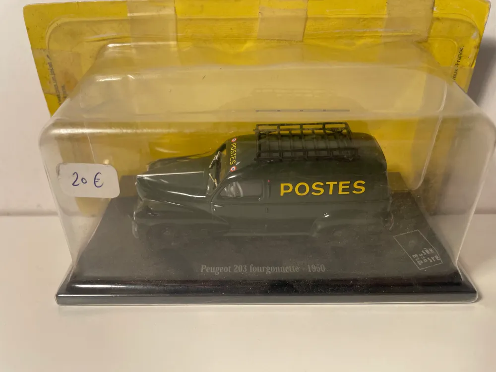 Furgone Peugeot 203 verde scuro del 1950, La Poste - PTT