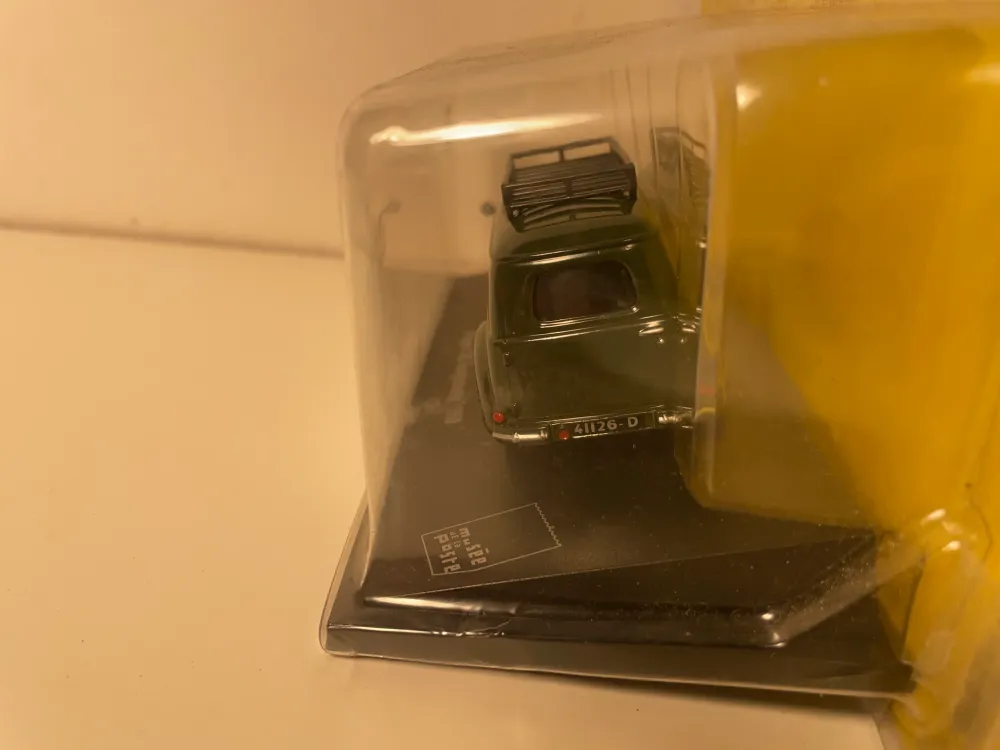 Furgone Peugeot 203 verde scuro del 1950, La Poste - PTT