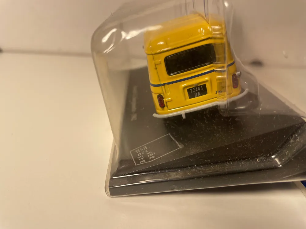 Furgone Renault 4L giallo del 1962, La Poste - PTT