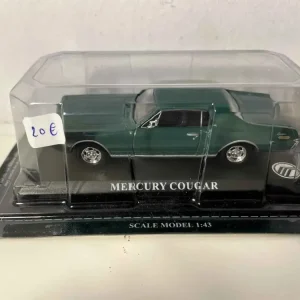 Green Mercury Cougar (auto americana)