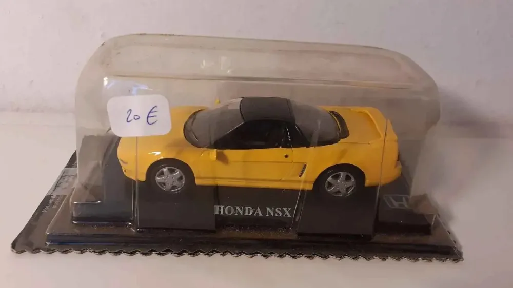 Honda NSX gialla