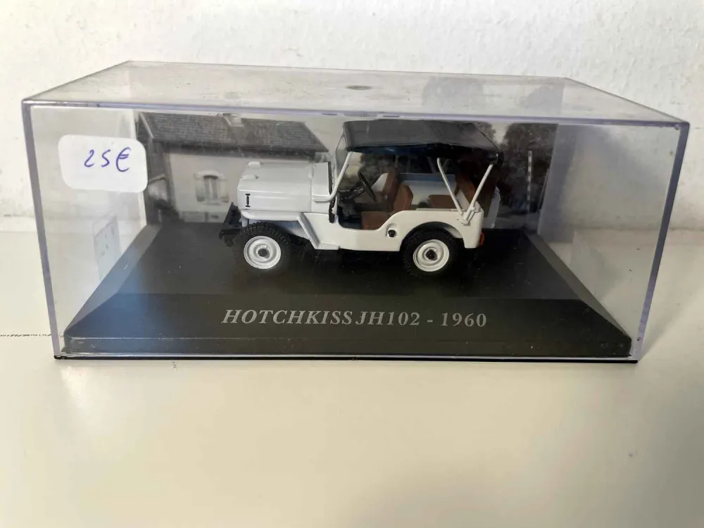 Hotchkiss JH102 bianca del 1960 con capote nera (Jeep)