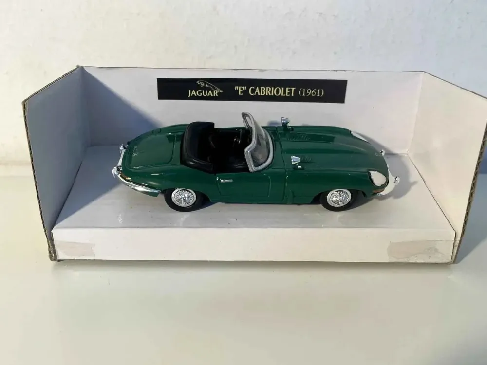 Jaguar E-Type decappottabile verde del 1961