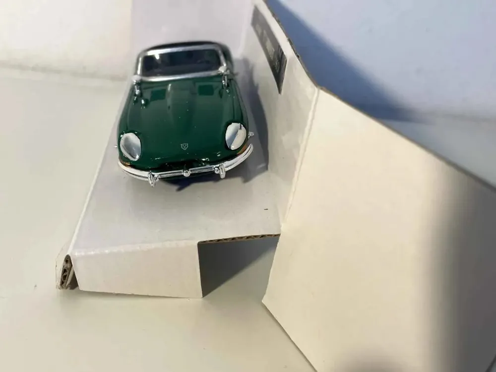 Jaguar E-Type decappottabile verde del 1961