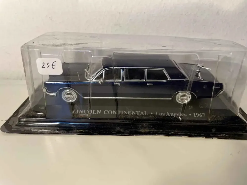 Lincoln Continental blu LOS ANGELES del 1967 (auto americana)