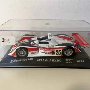 MG Lola EX257 bianca, blu e rossa numero 25 (24 Ore di Le Mans 2004)