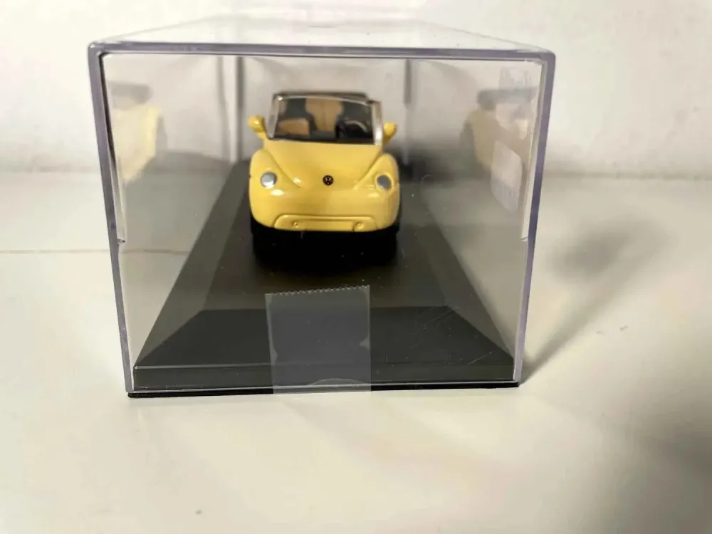 Maggiolino Volkswagen giallo