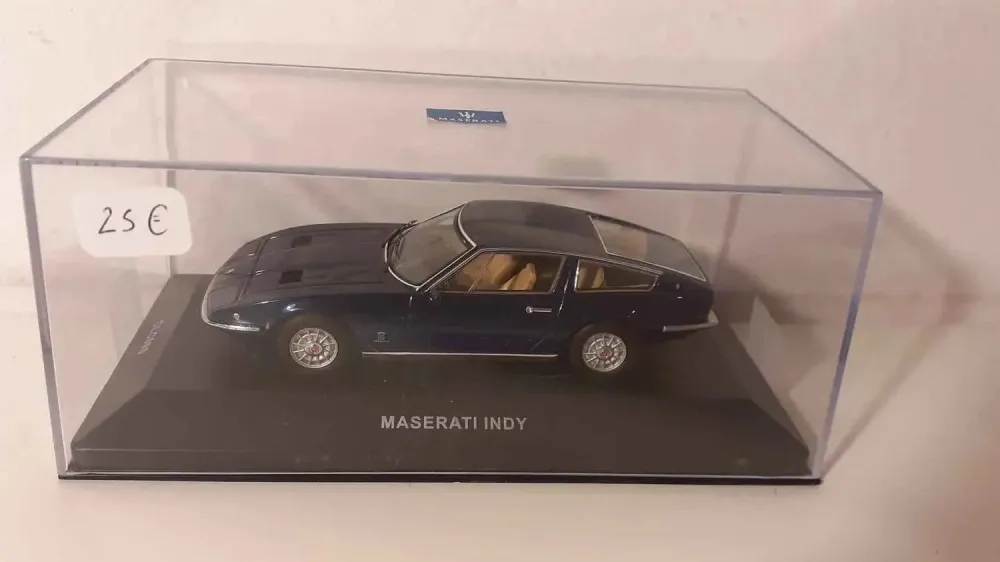 Maserati Indy blu scuro