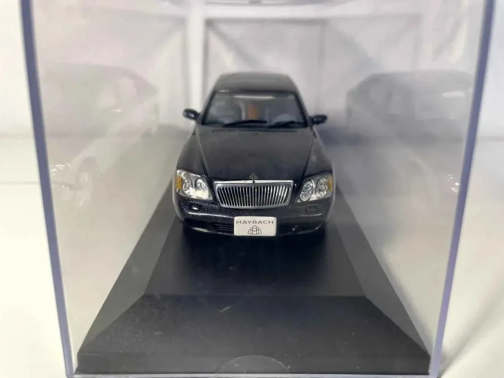 Maybach 62 blu scuro e grigio