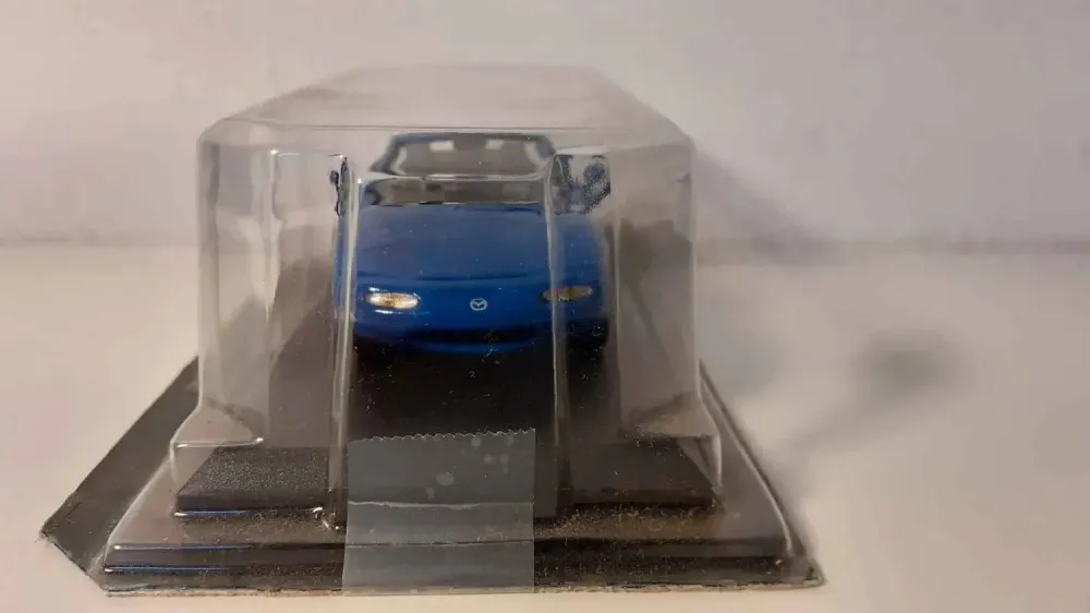Mazda MX-5 blu
