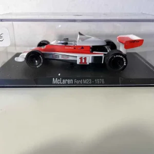 McLaren Ford M23 arancione e bianca numero 11 del 1976 (Formula 1)