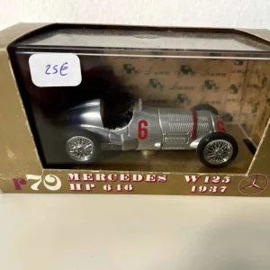 Mercedes W 125 HP 646 del 1937 grigia numero 6 - auto da corsa (Brumm R70)