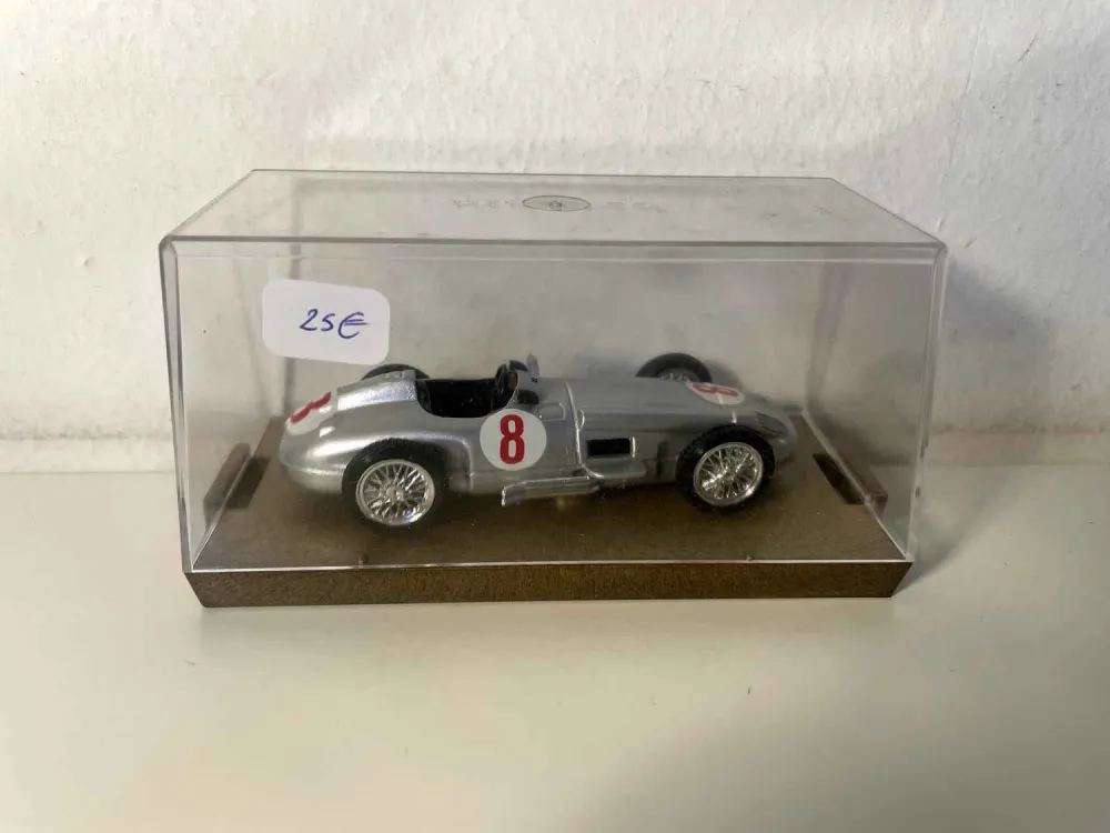 Mercedes W 196 HP 295 del 1954 grigia numero 8 - auto da corsa (Brumm R72)