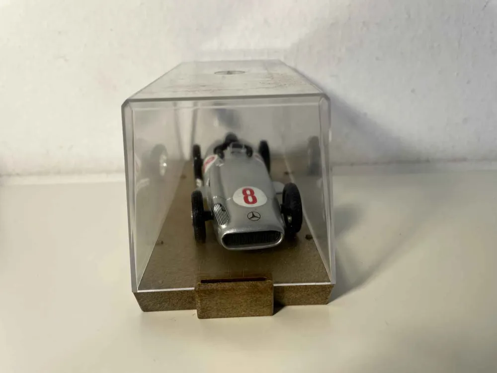 Mercedes W 196 HP 295 del 1954 grigia numero 8 - auto da corsa (Brumm R72)