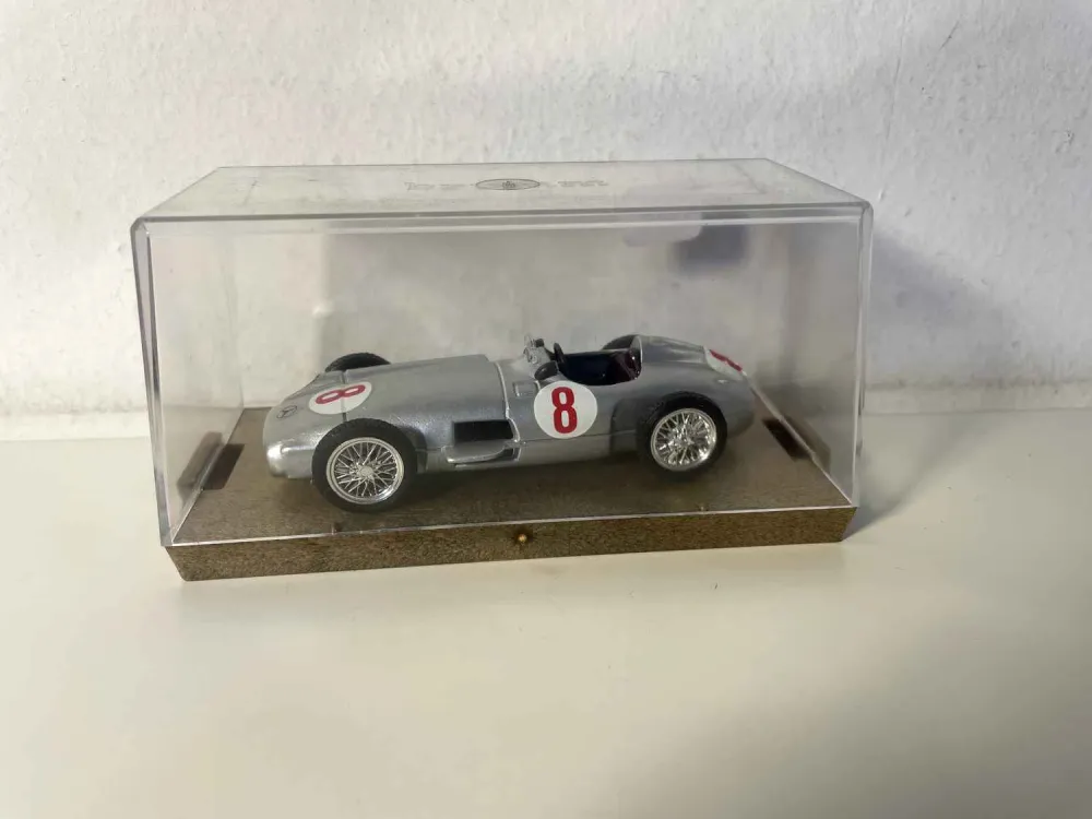 Mercedes W 196 HP 295 del 1954 grigia numero 8 - auto da corsa (Brumm R72)