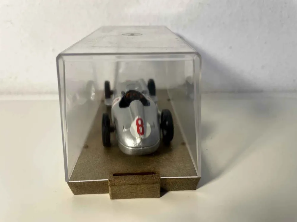 Mercedes W 196 HP 295 del 1954 grigia numero 8 - auto da corsa (Brumm R72)